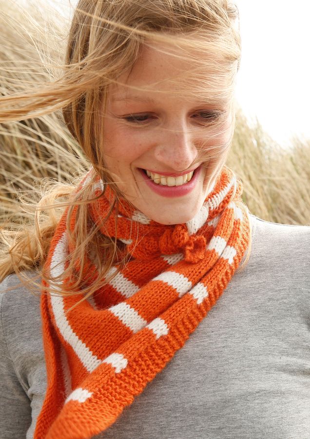 Набір для в'язання жіночого трикутного шарфа з пряжі Cumba ggh R75M35 фото